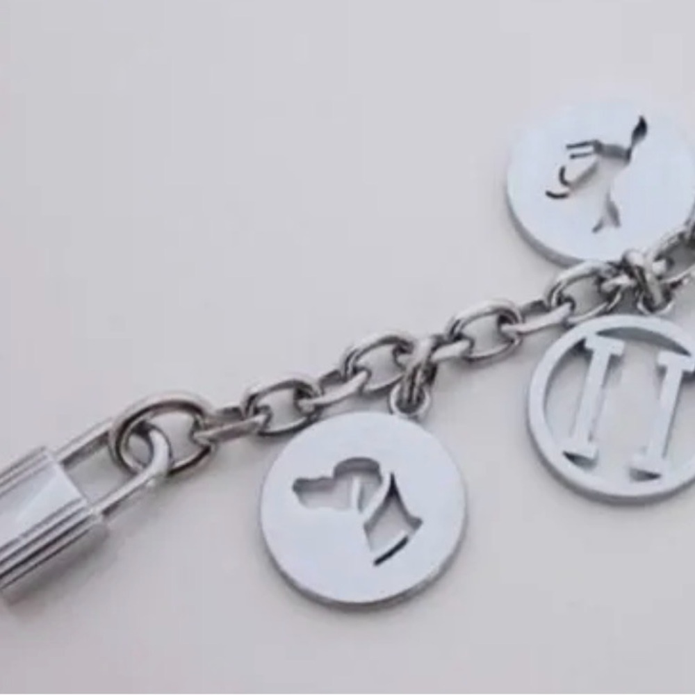 Amulet 4 Bullock Silver metal Bag charm chain (no clip) + Hermes dust bag